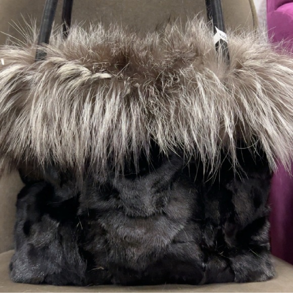 Black Fur With Trimmed Details Big Tote Bag - Picture 2 of 5